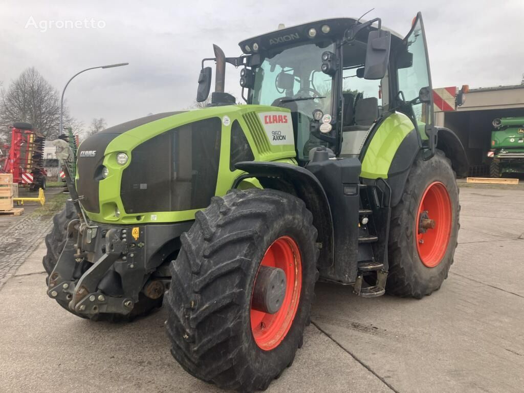 трактор колесный Claas Axion 960